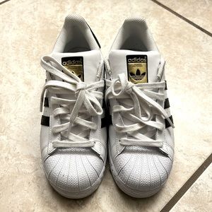 Women’s Adidas superstar